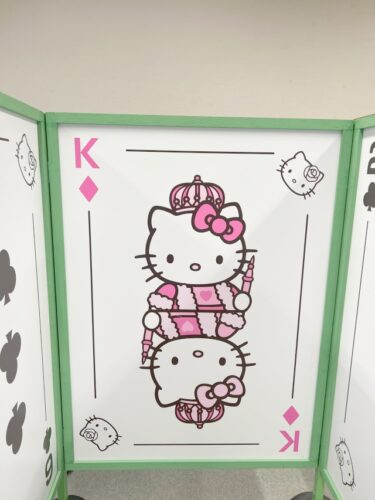 トランプ風のキティちゃんのイラスト